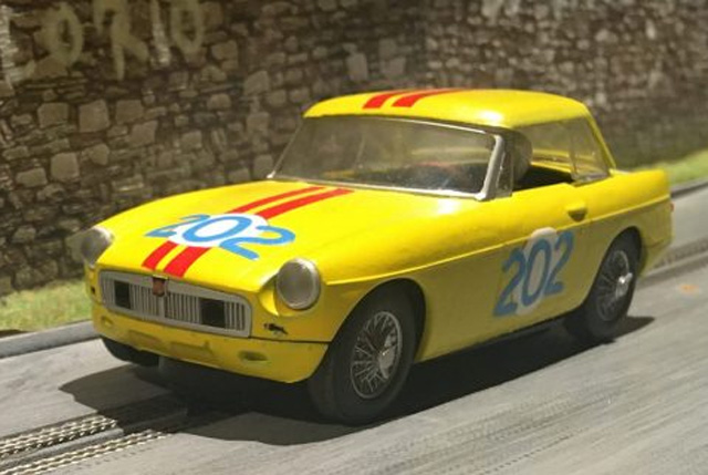 202 MG B Spyder - Scalectrix Slot 1.32 (1).jpg